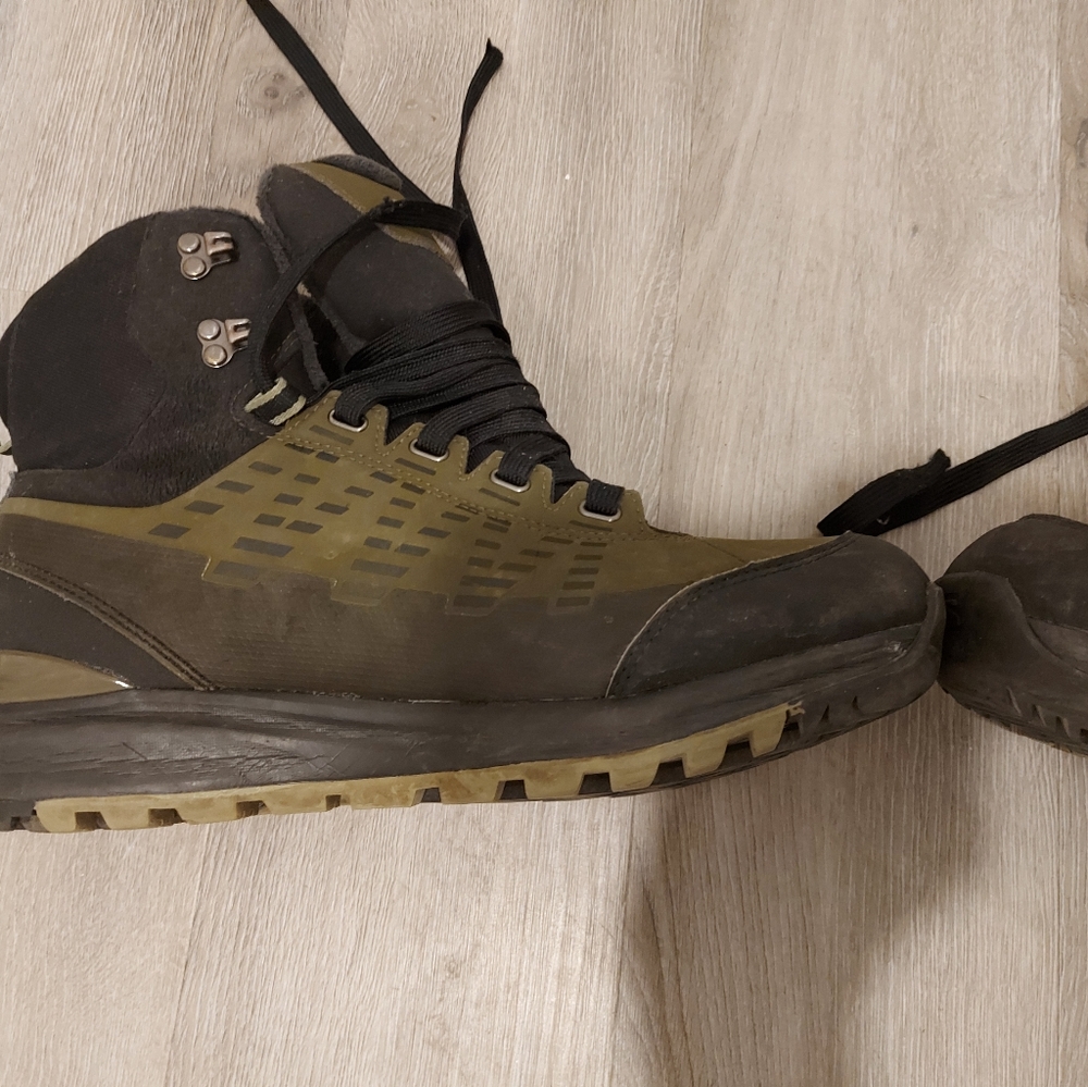 Boot - Picture 2 of 6